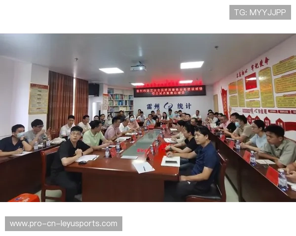琜员如何通过录像复盘持续改进临场决策与技术细节，拍摄复盘总结