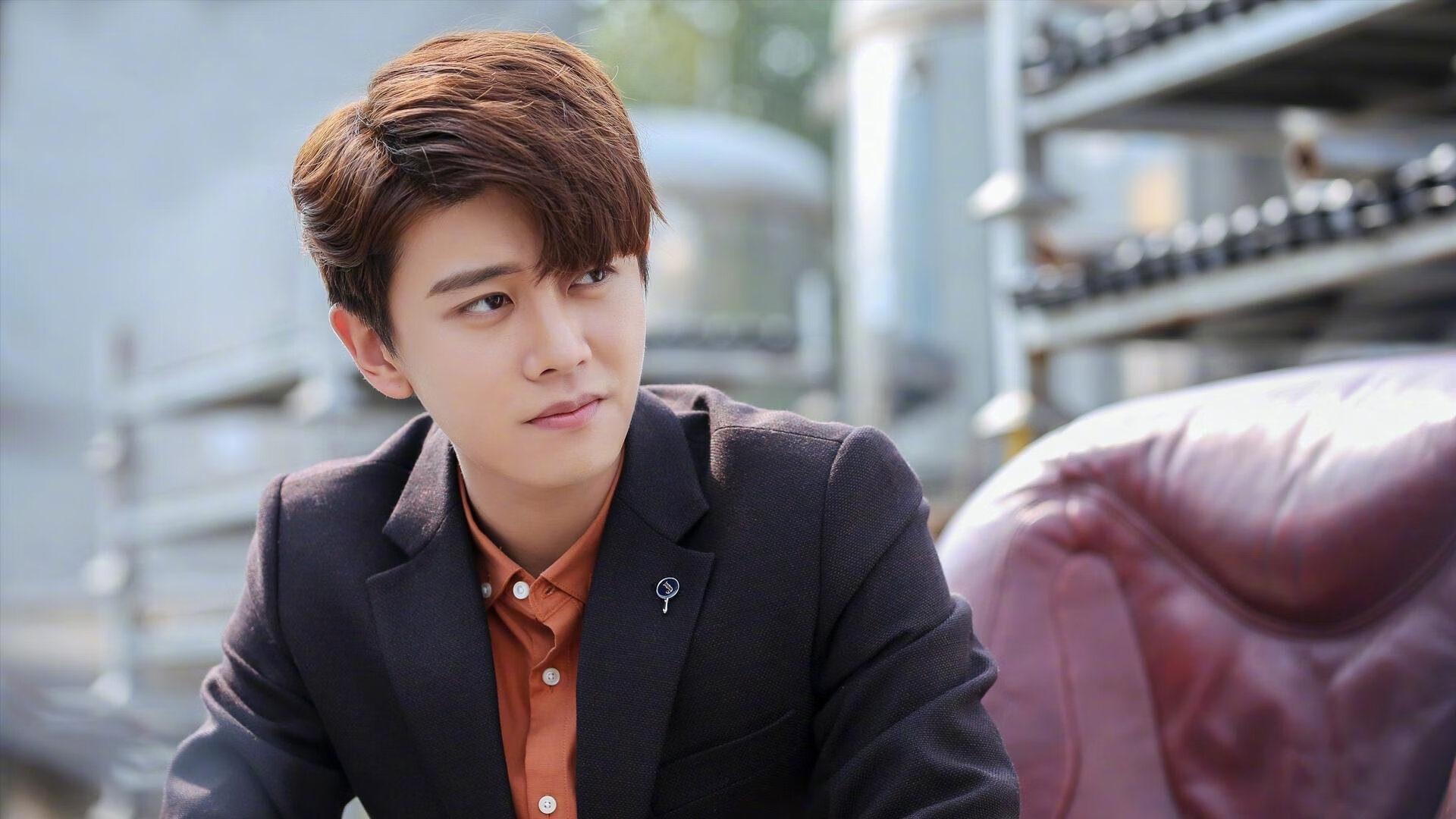 成年人足球联赛激战正酣,全民运动热潮,成人足球标准尺寸